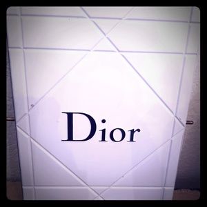 Dior chevel mirrior no table stand